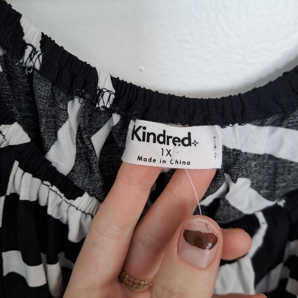 Elegant Zebra Pattern Maxi Dress - Picture 3 of 5